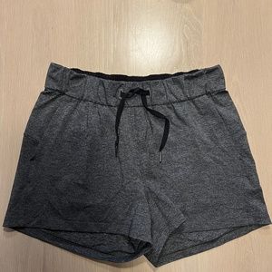 Lululemon On the fly shorts 2.5”